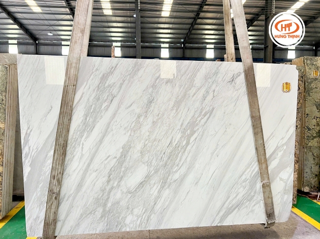 Đá Marbe trắng Hy Lạp với đường vân xám và trắng xen kẽ