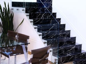 Đá đen tia chớp ốp cầu thang 4