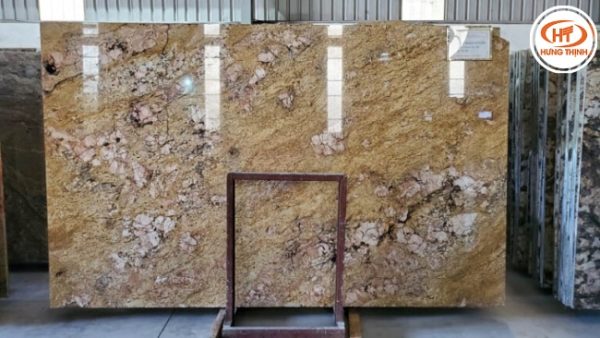 Đá Granite Imperial Gold có cấu tạo bền chắc, cứng cáp, rất phù hợp với hạng mục cầu thang.