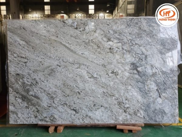 Mẫu cầu thang đá Granite Blue Dune có bề mặt nhẵn bóng