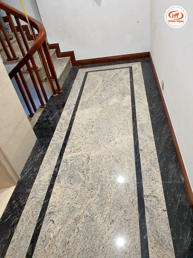Khu vực sảnh ốp đá Granite Ivory Fantasy phối viền đá đen