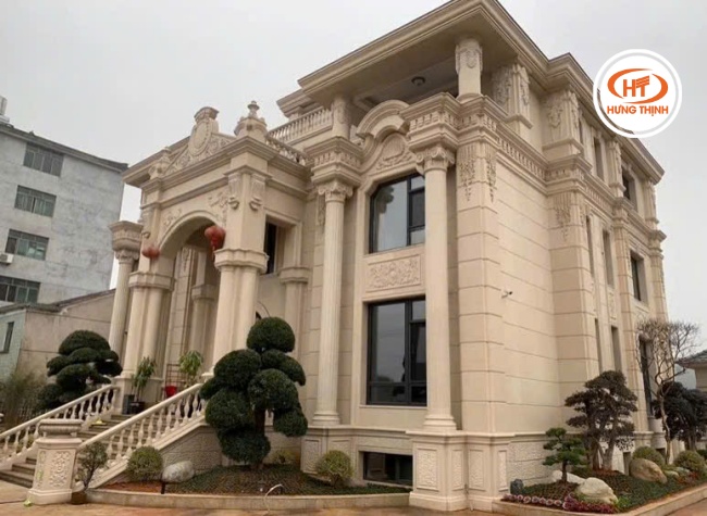 Vẻ đẹp ấm áp và sang trọng của Đá Marble Vân Gỗ Cát biến những cột trụ thành tác phẩm nghệ thuật, tăng giá trị thẩm mỹ cho không gian.