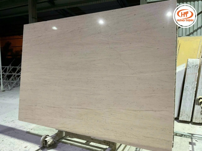 Đá Marble Moca Cream với độ bóng cao dễ dàng vệ sinh.