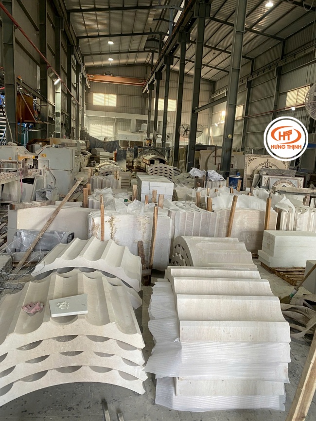 Hình ảnh những khổ đá khổng lồ phục vụ công trình Tòa Án Nhân Dân Thành Phố Hà Nội.