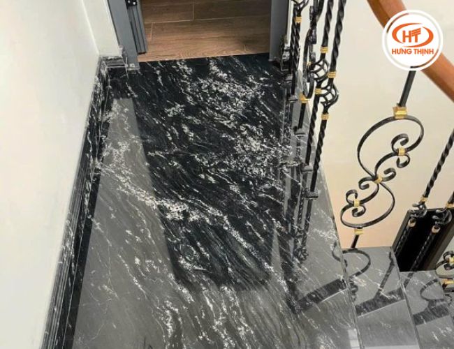 Màu sắc huyền bí của đá hoa cương xanh Olivia Green tăng sự sang trọng cho không gian