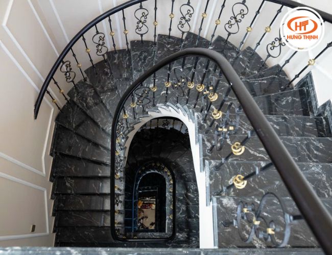 Đá Granite xanh Olivia Green tăng tính thẩm mỹ cho cầu thang