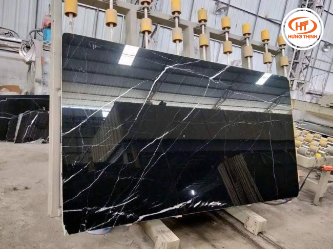 Đá đen tia chớp được nhập trực tiếp từ Trung Quốc