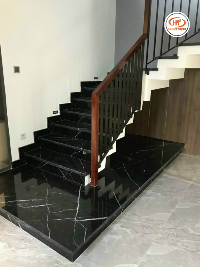 Đá đen tia chớp tự nhiên ốp cầu thang