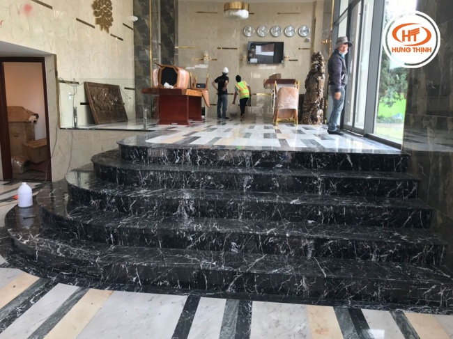 Đá đen vân tia chớp với độ bền cao, được dùng trong các hạng mục cần độ chịu lực cao