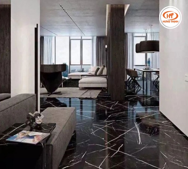 Sàn lát bằng đá Marble đen tia chớp khiến không gian trở nên thoáng đãng