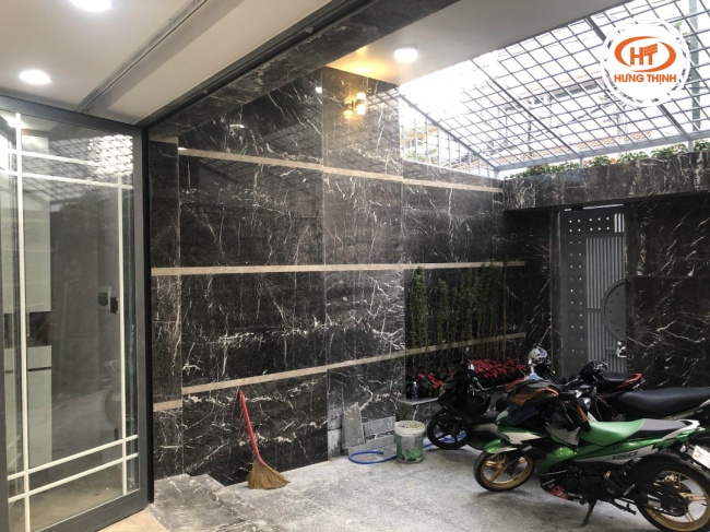 Đá Marble đen tia chớp mang lại may mắn, thịnh vượng cho gia chủ mệnh Thủy và Mộc