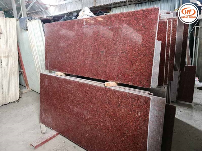 Đỏ Ruby, một dòng đá được dùng phổ biến bởi mức giá hợp lý