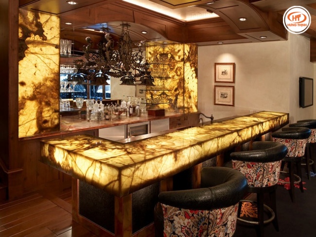 Tranh đá xuyên sáng tự nhiên làm mặt bàn quầy bar