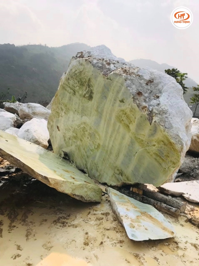 Đá Marble Xanh Ngọc Văn Chấn được khai thác trực tiếp ở các mỏ đá tại Văn Chấn, Yên Bái