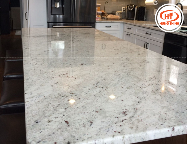 Bàn ăn hoàn toàn bằng đá Granite Colonial White chắc chắn và nhã nhặn 
