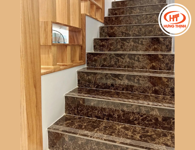Bề mặt đá được xử lí tốt giúp chống trơn trượt và bền bỉ 