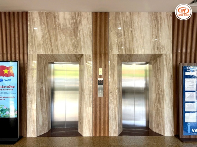 Đá Marble Vân Gỗ thẳng ốp thang máy sang trọng