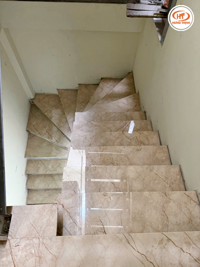 Đá Marble Rosa Light ốp cầu thang siêu bền mà không kém phần thẩm mỹ