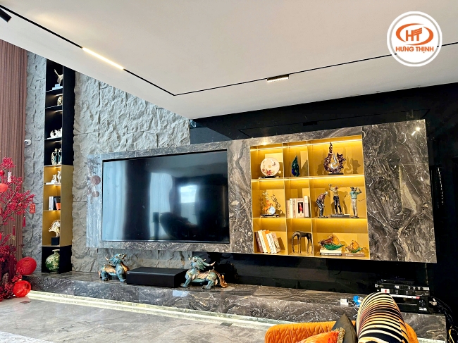 Ốp vách tivi với đá cẩm thạch Marble vân gỗ nâu đen sang trọng