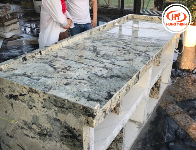 Ngoài ra đá Granite Blue Peras còn thường được sử dụng ốp quầy