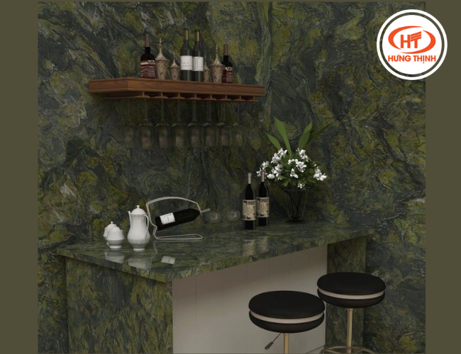 Quầy bar nhỏ tại nhà ốp đá Thạch Anh Picasso tạo điểm nhấn
