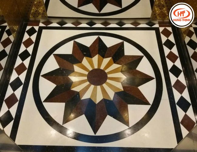 Hạng mục lát nền thang máy bằng đá hoa văn.