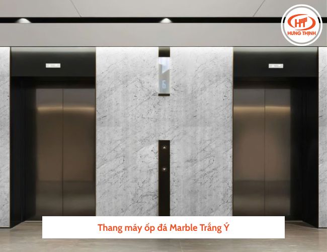Đá Marble Trắng Ý ốp thang máy phù hợp với nội thất sáng màu tạo không gian sang trọng.