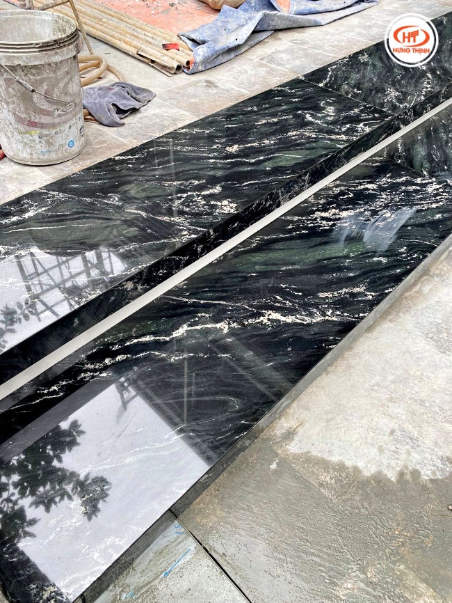 Mẫu đá Granite Olivia Green ốp bậc cấp đẹp, sang trọng