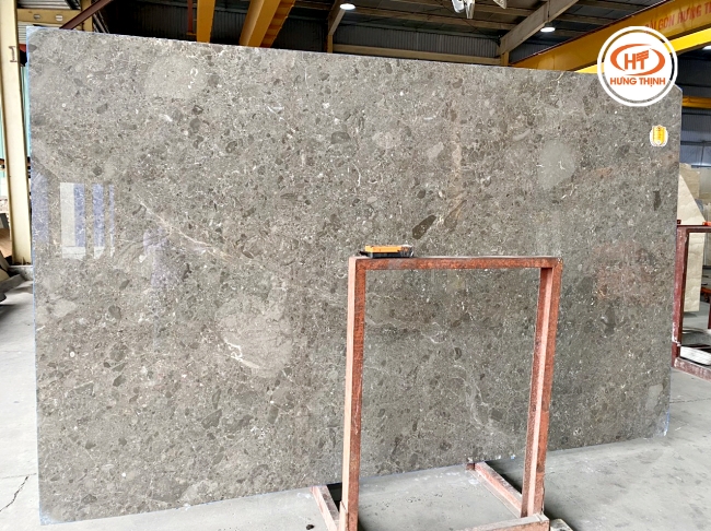 Đá Marble Savana Grey với tông màu xám hiện đại, tinh tế 