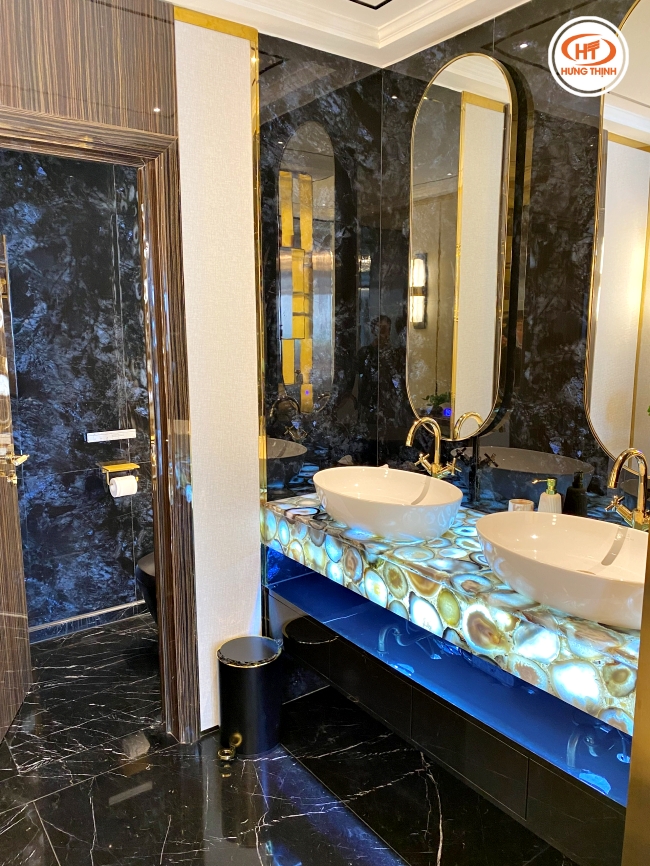 Tường phòng vệ sinh ốp đá nung kết Volga Blue