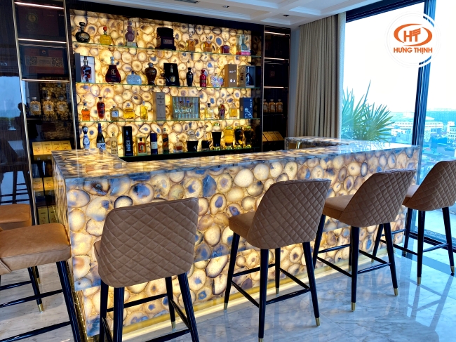 bàn bar đá xuyên sáng thạch anh