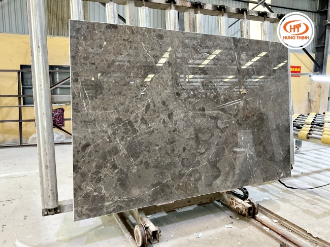 Bề mặt bóng đẹp của đá cẩm thạch Savana Grey