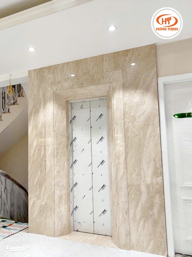 Đá ốp thang máy Marble Oman hoa to được đánh giá cao về mặt thẩm mỹ.