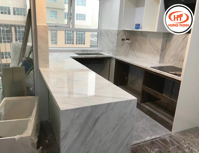 Bàn đảo, bàn bếp sử dụng đá Marble trắng tự nhiên 