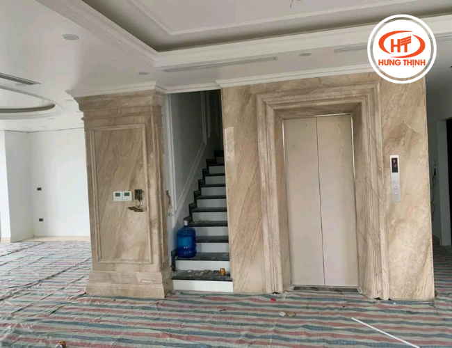 Công trình nhà dân ốp đá Marble vân gỗ cho thang máy cực đẹp