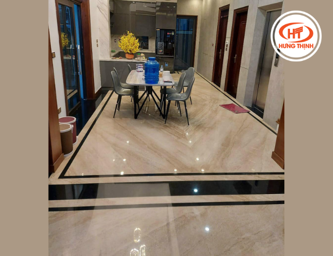 Mặt sàn sử dụng đá Marble vân gỗ chéo bóng dễ vệ sinh và lau chùi 