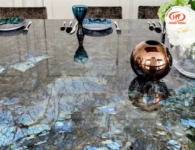 Màu sắc và vân đá thể hiện sự khác biệt. 