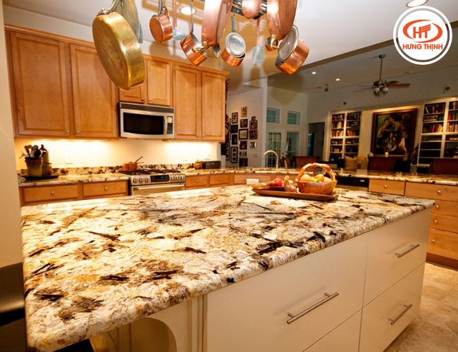 Độ dày đá cũng phù hợp khi làm mặt bàn ăn, giảm thiểu tình trạng ngấm ngược. 