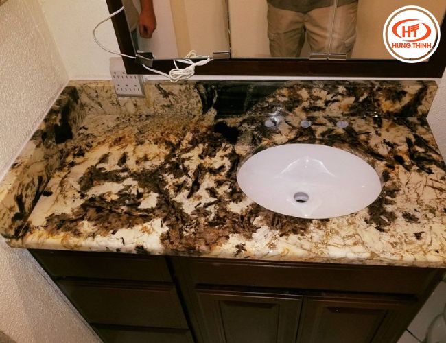 Lavabo phòng tắm ốp đá hoa cương Royal Gold chống ngấm nước cực tốt. 