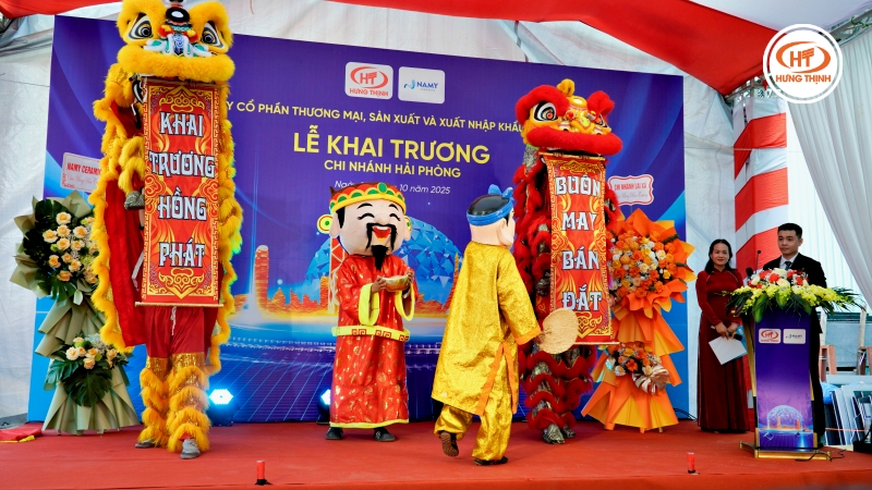 Tiết mục múa lân sư tử chúc mừng sôi động