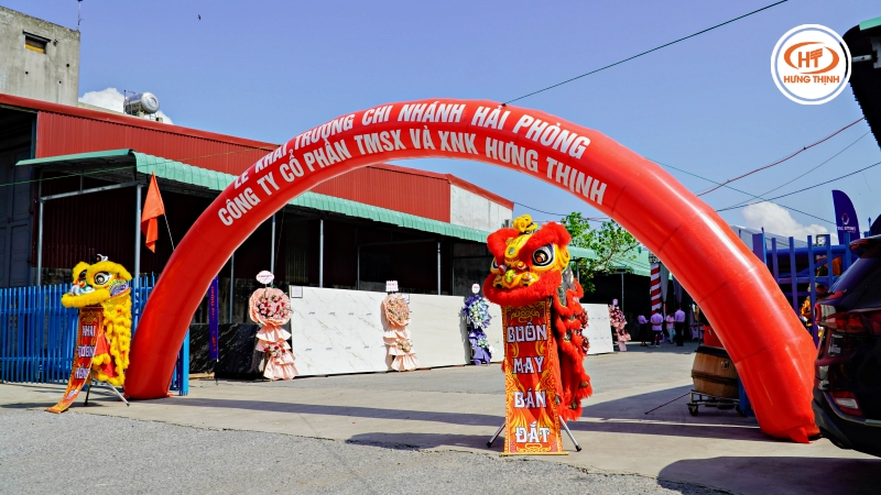 Cổng chào tại buổi lễ Khai Trương Tổng Kho Đá Hưng Thịnh chi nhánh Hải Phòng