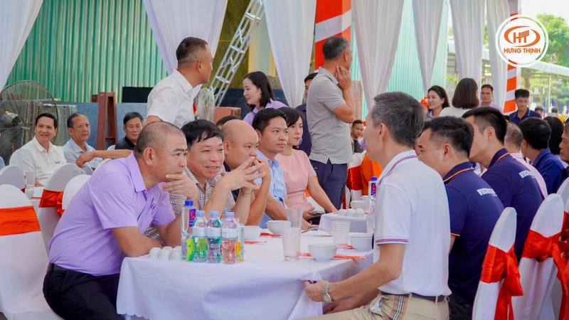 Ban Lãnh đạo công ty cùng các khách hàng, đối tác chiến lược