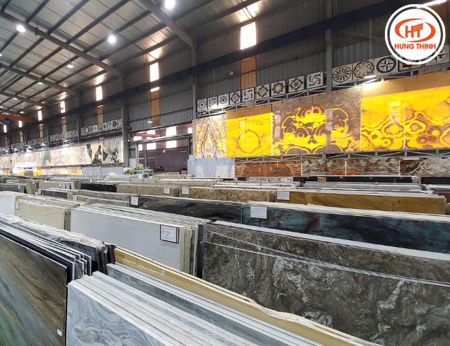 Tổng kho đá Hưng Thịnh với chi nhánh trưng bày và phân phối đá trên toàn quốc.