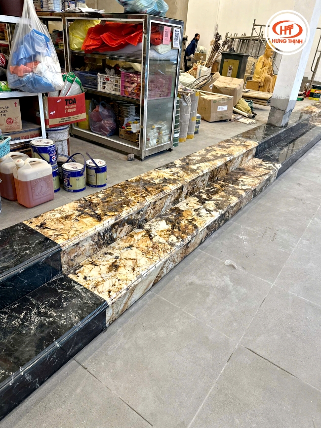 Bậc cấp đá hoa cương Royal Gold kết hợp đá Granite Olivia Green