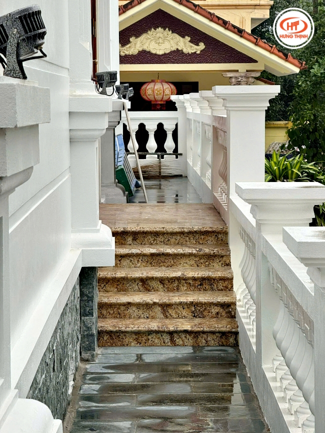 Bậc lên xuống phụ ốp đá Granite Solarius vàng