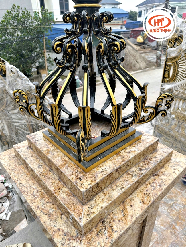 Chất đá cứng chắc, ít bạc màu, chịu được thời tiết mưa nắng