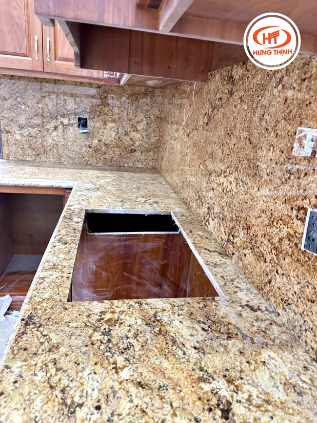 Đá Granite Solarius ốp bếp bền bỉ