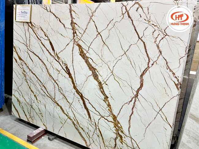 Đá Marble có độ bền, chịu lực khá tốt cộng thêm vẻ đẹp tinh tế nên phù hợp với hạng mục cầu thang
