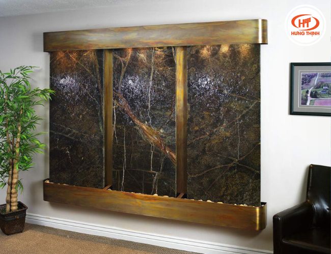 Một bức tranh tường đá Forest Marble tạo cảm giác ấm cúng cho không gian. 