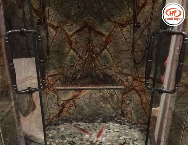 Mặt đá không phân phiến tạo độ ma sát tốt, tránh trơn trượt trong khu vực ẩm ướt. 